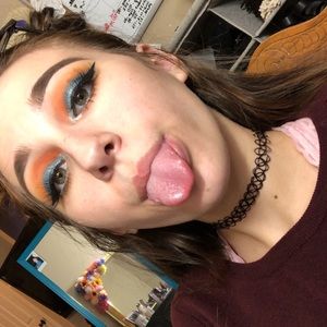 Meet your Posher, Alexis